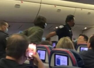 Brasileiro agride comissária em voo para Nova York e avião faz pouso forçado-Veja o vídeo