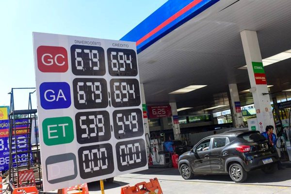 Posto-de-gasolina-da-Torre.jpeg5_-600x400