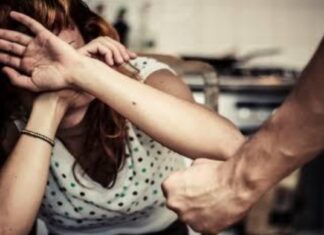 ‘Daqui não saio’: Mulher é surrada por não aceitar ser expulsa de casa pelo marido