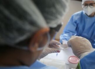 Média móvel de mortes de Covid, acima de 200 desde 28 de junho, cresce 64% em um mês