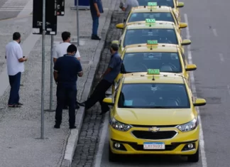 Auxílio a taxistas começa a ser pago em 16 de agosto. Veja regras