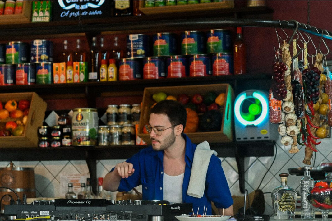 Um set recheado de House Music, Disco, Groove e Brasilidades: conheça LON e seu "be.ge.de.hê"