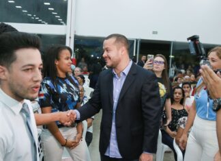 Adail Filho reforça apoio de lideranças evangélicas