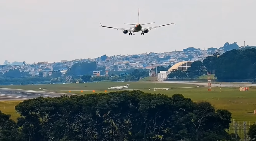 aviao-arremeteu-gru