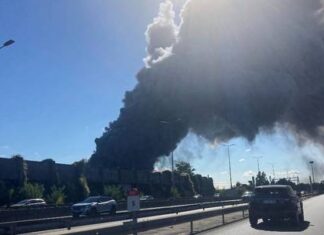 Fumaça escurece o céu de Paris (VÍDEOS)