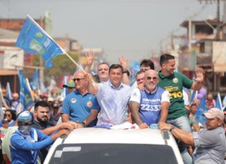 Wilson destaca que já destinou mais de R$ 284 milhões a Itacoatiara, em comício na cidade