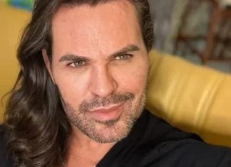 Eduardo Costa diz que perdeu a virgindade aos 17 anos com idosa de 70