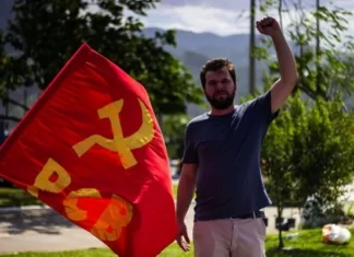 Candidato Comunista o Governo de São Paulo comemora a morte da Rainha