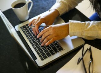 Condições de trabalho e benefícios diferenciados: como esses incentivos podem aumentar a produtividade e motivação dos funcionários