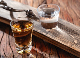 Em homenagem ao dia da cachaça, Água Doce desvenda curiosidades e harmonizações da bebida