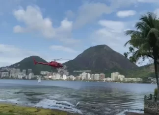 Helicóptero cai na Lagoa Rodrigo de Freitas