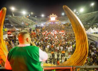 Segunda noite do Boi Manaus reúne mais de 20 mil pessoas no Sambódromo