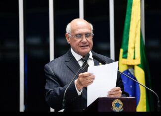 Em coletiva nesta terça (25), senadores apresentaram carta ao @SenadoFederal “pela liberdade, pela democracia e pelo Estado de Direito” e pedem impeachment de Moraes