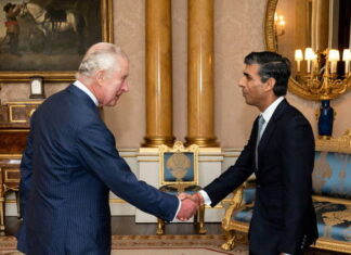 Primeiro-ministro do Reino Unido tem fortuna maior do que a do rei Charles 3°
