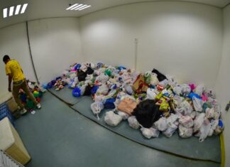 Primeiro dia do Copa na Arena arrecada 100 brinquedos e 1,5 tonelada de alimentos