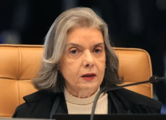 Cármen Lúcia arquiva pedido para tirar Bolsonaro e antecipar posse de Lula