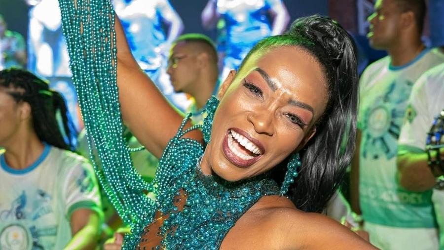 michelle-mibow-foi-rainha-de-bateria-da-escola-de-samba-unidos-dos-morros-1667910541980_v2_900x506