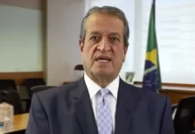 PL reconhece derrota, mas Flávio Bolsonaro rejeita urnas e exige cancelamento da eleição