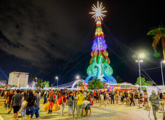 Espetáculo “Um Sonho de Natal” encanta público presente no anfiteatro da Ponta Negra