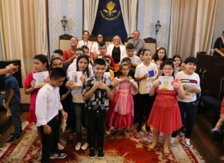 Dia de autógrafos marca lançamento de 74 livros escritos por estudantes da educação especial