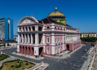 O majestoso Teatro Amazonas completa 126 anos, neste sábado
