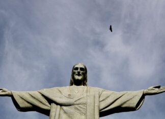 Cristo Redentor será iluminado de verde e amarelo para homenagear Pelé