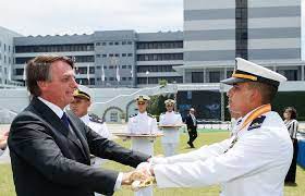 Bolsonaro participa de cerimônia na Escola Naval no Rio