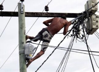 Homem morre eletrocutado ao tentar realizar ‘gato’ em poste de energia em Manaus