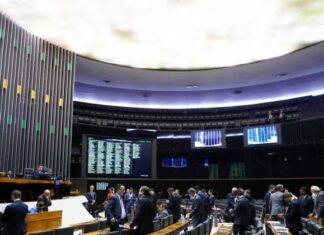 Câmara aprova aumento de salário a presidente, vice, deputados e senadores