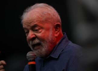 Mulher, homem, negro, branco, agro, catadores: grupo de pessoas deve passar faixa presidencial a Lula