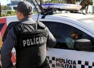 Dupla invade casa e mata homem na frente da esposa