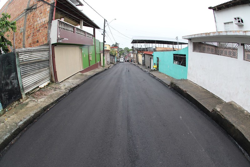 Programa 'Asfalta Manaus' conclui nova rua no bairro Alvorada - Chumbo Grosso