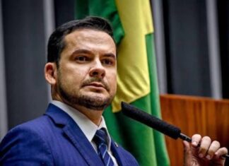 Alberto Neto pede tratamento digno aos bolsonaristas presos após vandalismo em Brasília