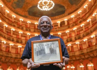 Guardião da Cultura: Servidor mais antigo do Teatro Amazonas completa 50 anos de trabalho