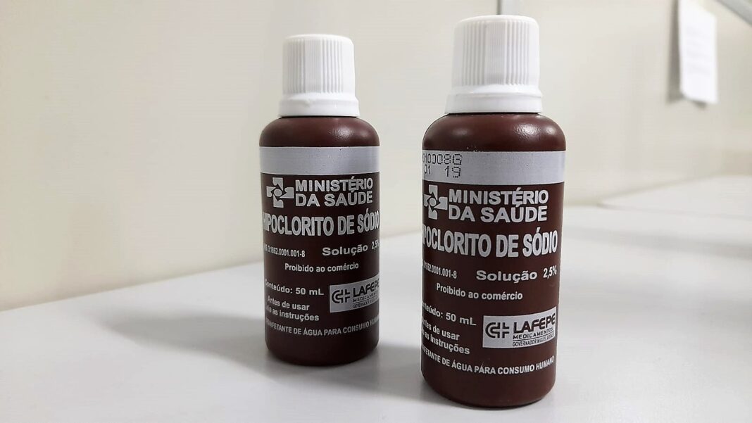 Entre as funções do hipoclorito de sódio está a purificação de água para consumo humano - Foto: Girlene Medeiros / FVS-RCP