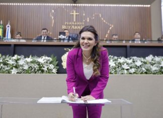Alessandra Campêlo toma posse e anuncia que vai priorizar Mulheres e Assistência Social no terceiro mandato