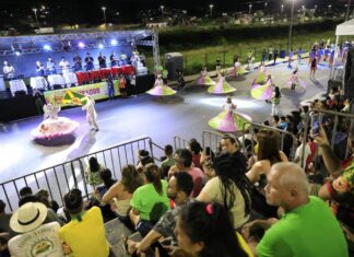 Carnaval na Floresta: Escolas estreantes do Grupo Experimental levam mais de 12 mil foliões à alameda Alphaville, no Novo Aleixo