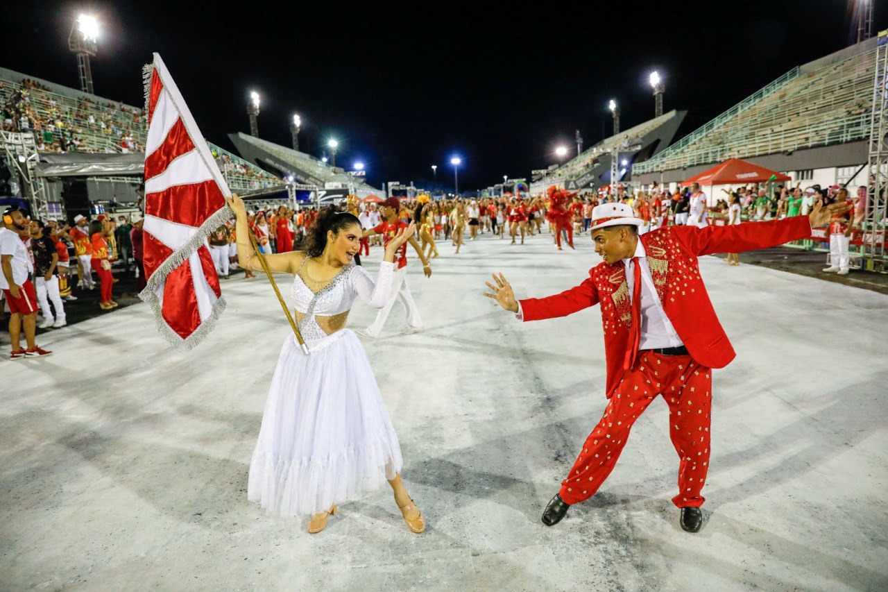 Carnaval na Floresta: Celebra&ccedil;&atilde;o pelo retorno do Carnaval d&aacute; a t&ocirc;nica do &uacute;ltimo  dia de ensaios t&eacute;cnicos do Grupo Especial - Chumbo Grosso