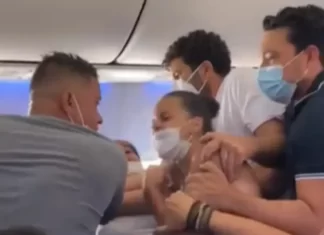 Bahia: Briga em avião causa atraso em voo e 15 envolvidos são retirados da aeronave