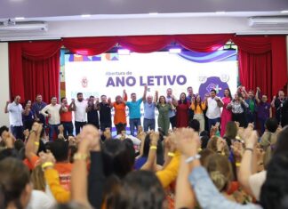 Prefeito David Almeida participa do encerramento das apresentações do Educa + Manaus