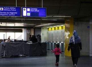 Cerca de 30 afegãos estão acampados no Aeroporto de Guarulhos