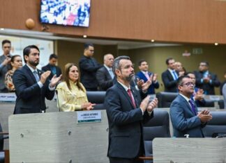 Câmara Municipal de Manaus rende homenagens a Amazonino Mendes