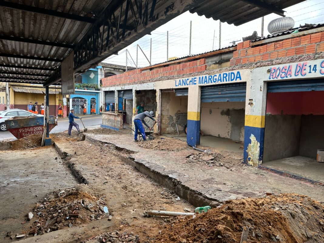 Prefeitura-de-Manaus-aproveita-fluxo-menor-de-clientes-e-acelera-obras-na-feira-do-Sao-Francisco-e-no-mercado-Carneiro-da-Mota-4.jpeg