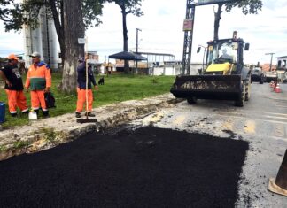 Prefeitura de Manaus recupera asfalto na principal via do bairro Colônia Antônio Aleixo