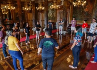 Condutores culturais do Teatro Amazonas recebem treinamento sobre novas técnicas em comunicação