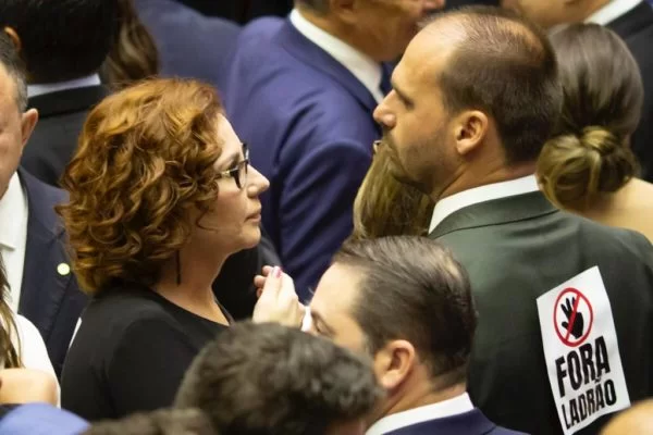 deputados-federais-protestam-contra-Lula-na-posse-3-600x400