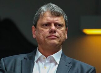 São Sebastião está “destruída”; vias começam a ser liberadas, diz Tarcísio