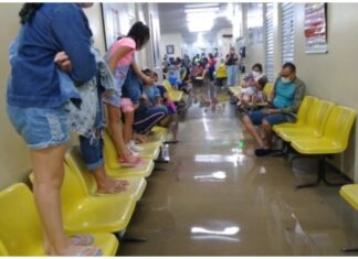 Vídeo: chuva derruba sete casas, alaga ruas e apavora pacientes em UBS de Manaus