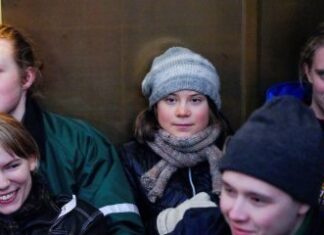 Greta Thunberg e manifestantes bloqueiam entrada de Ministério da Energia da Noruega