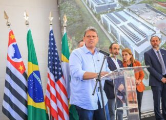 Tarcísio de Freitas participa de ato de início de construção de data center em Paulínia